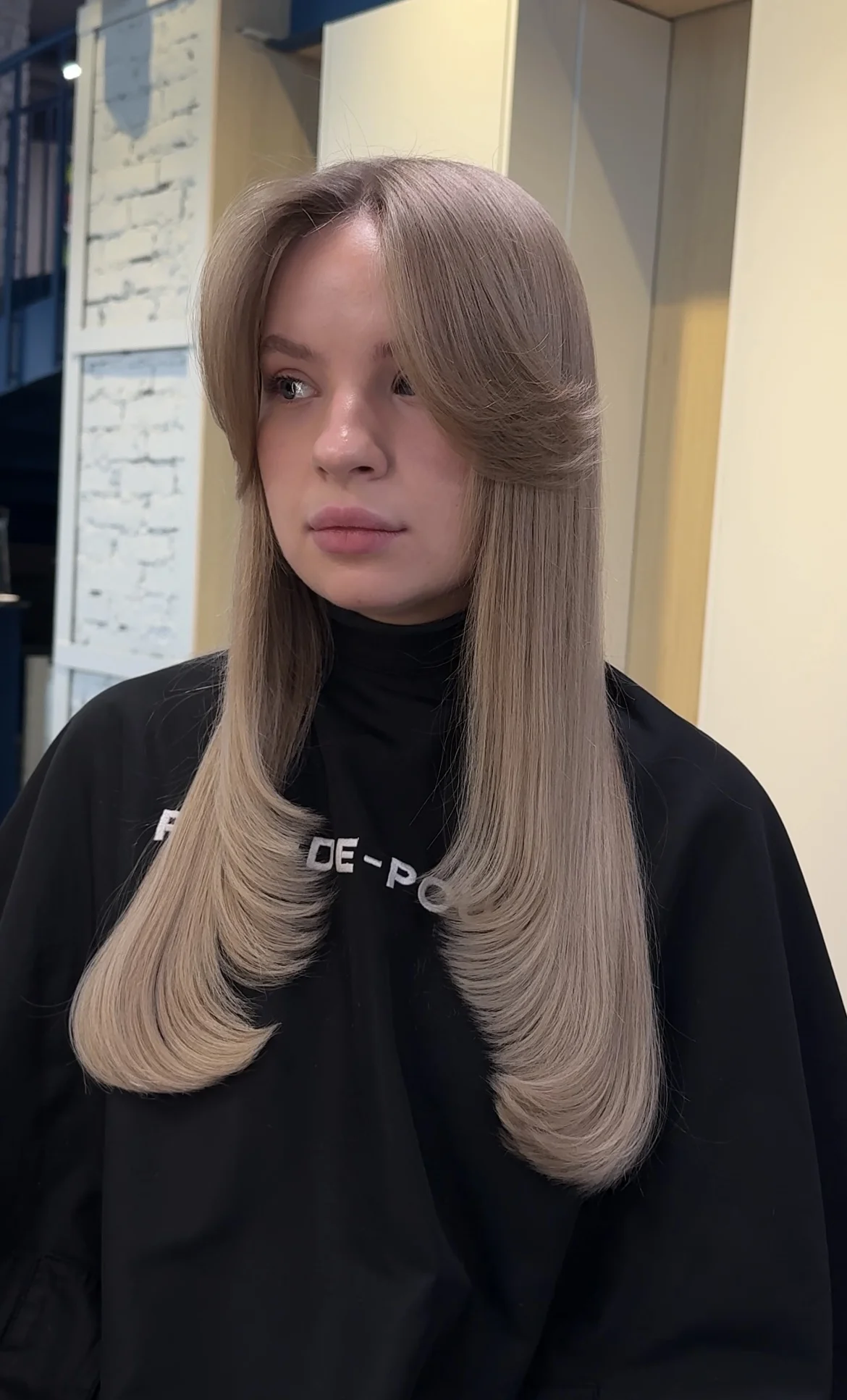 Elegant Curtain fringe hairstyle with a smooth, balanced finish.